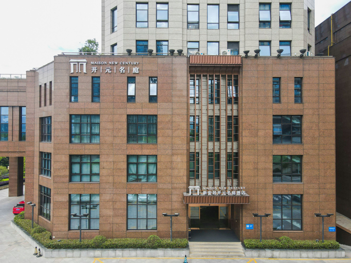 Exterior & Views