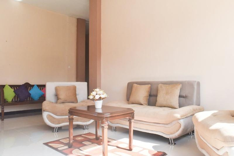 Public Area, RedDoorz Syariah near Batu Night Spectacular, Malang