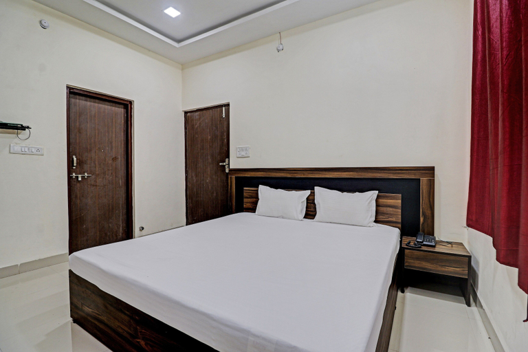 Bedroom 1, HOTEL O MIDWAY TREAT DHAR, Dhar