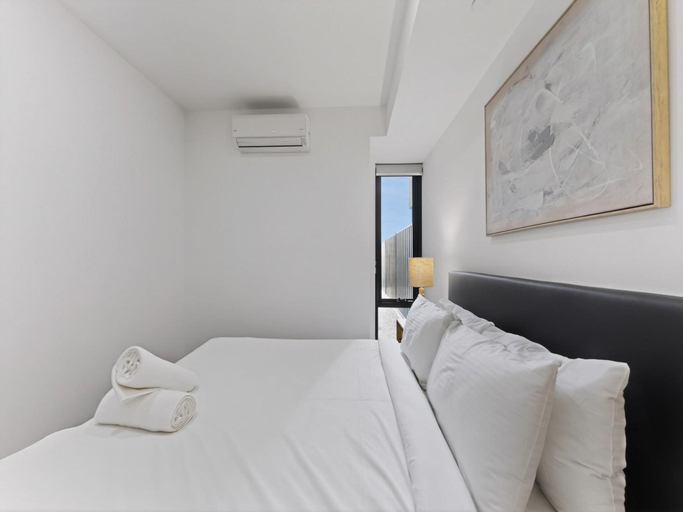 Others 4, Modern 2-bed Apartment With Private Balcony, Perth