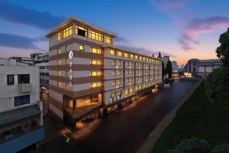 Exterior & Views