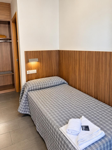 Others 2, HOSTAL SERRA, Barcelona