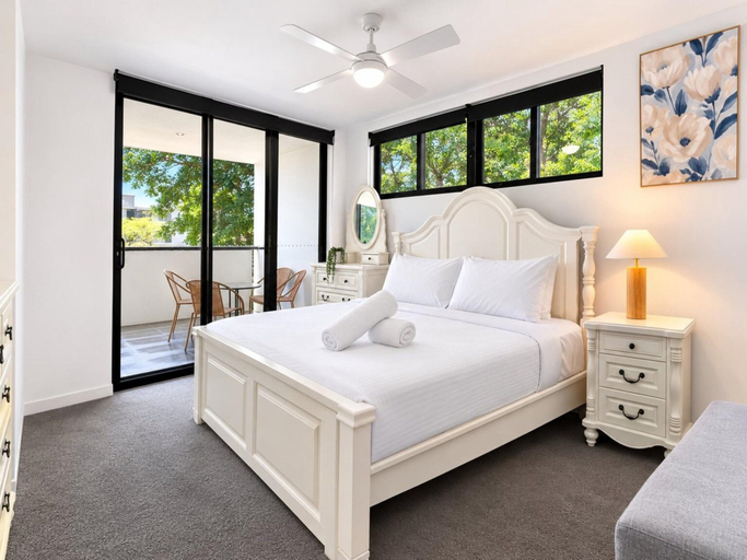Others 1, Elevated 3-bed Apartment Close to Brisbane River, St Lucia