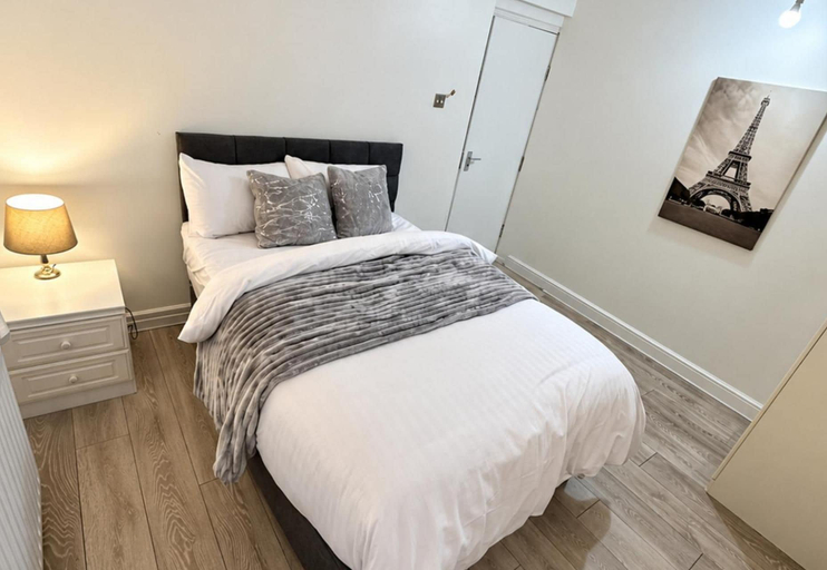 Others 2, New Apartment - Stay 14 - Parking - Transportlinks, Coventry