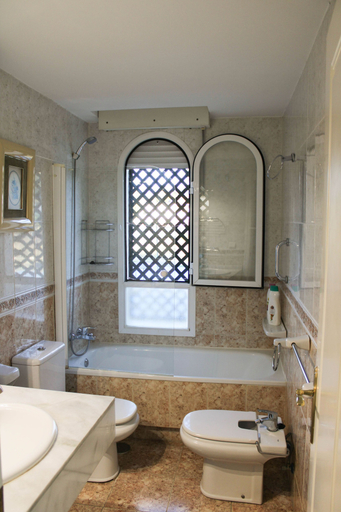 Others 4, Apartment 10 minutes walk from Puerto Banus, Málaga