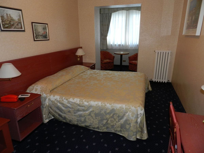 Bedroom 5, Hotel Emet, Sondrio