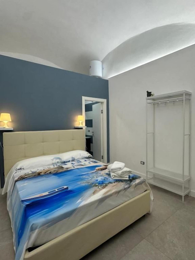 Others 4, B&B BSistersantacroce, Napoli