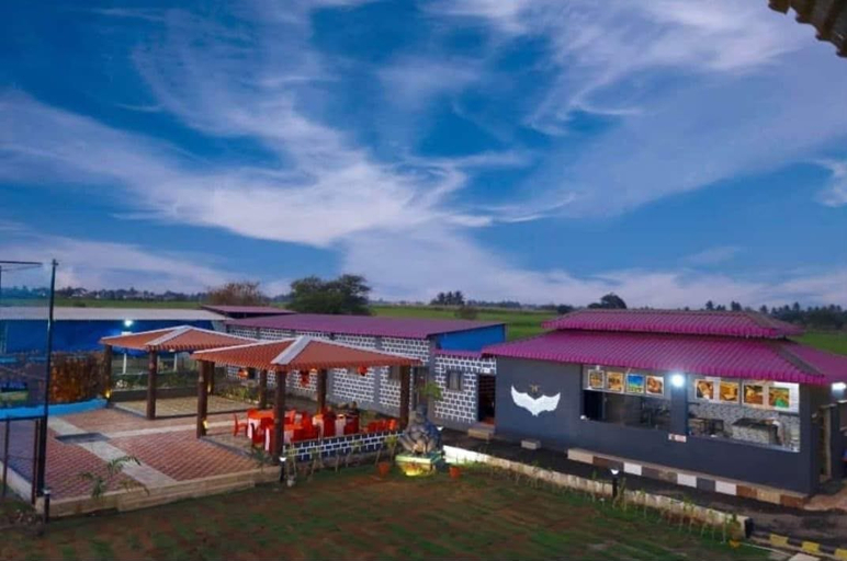 Others 4, Maharashtra Farmhouse, Sangli