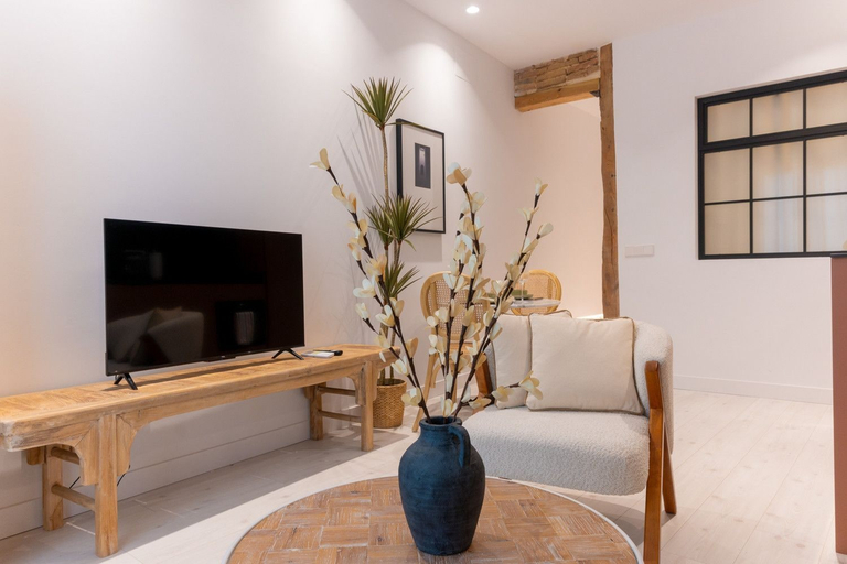 Others 2, M Cpe205 Elegante y Acogedor Apartamento con Enca, Madrid