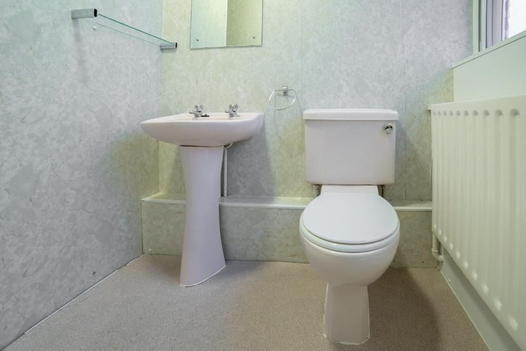 Bathroom, The George Hotel, Stoke-on-Trent
