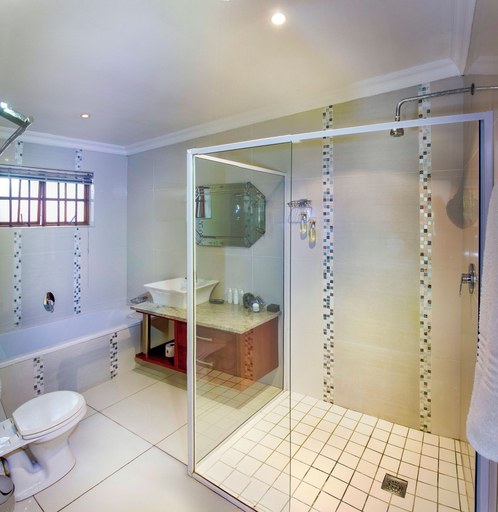 Bathroom 3, Sir Roys Guest House, Nelson Mandela Bay