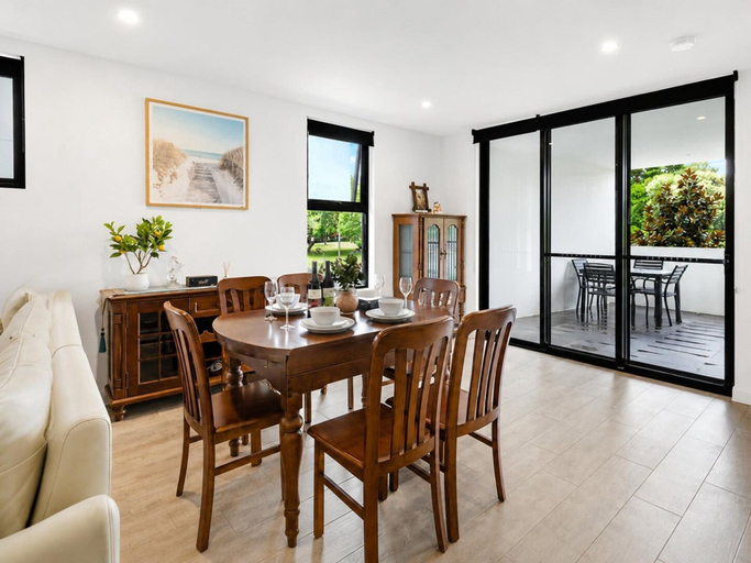 Others 5, Elevated 3-bed Apartment Close to Brisbane River, St Lucia