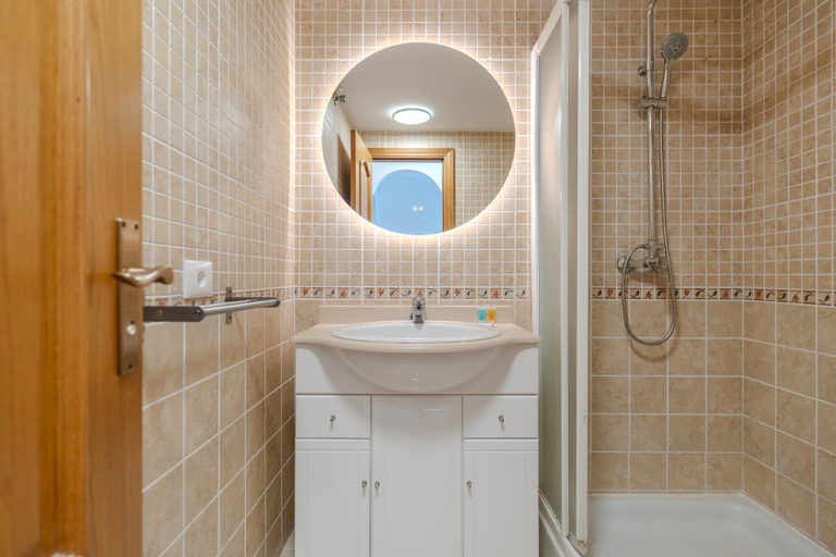 Bathroom 4, Luxurious 2-Bedroom Apartment with Ocean View in Costa Adeje, Santa Cruz de Tenerife