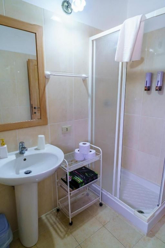 Bathroom 3, La Fortezza Alta, Terni