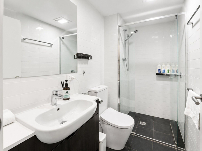 Others 3, Elevated 3-bed Apartment Close to Brisbane River, St Lucia