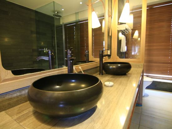 Bathroom 3, Lijiang Liya Linyuan, Lijiang