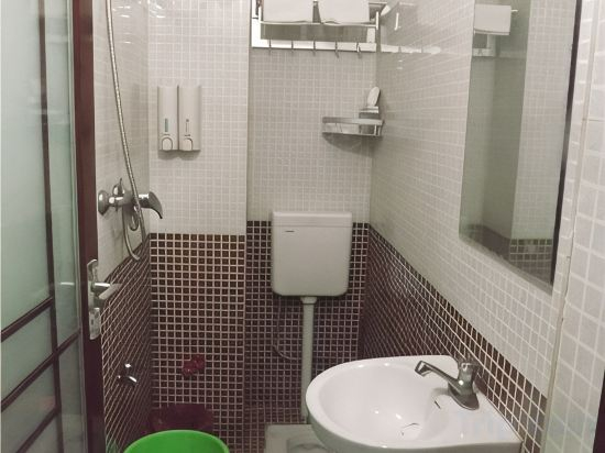 Bathroom, Renhe Hostel, Beihai