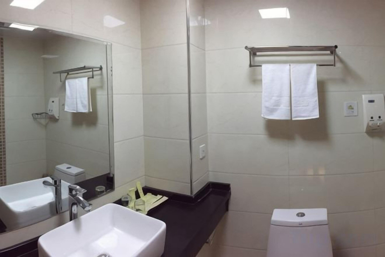 Bathroom, Yichang Xiazhou YinHai Lijing Grand Hotel, Yichang