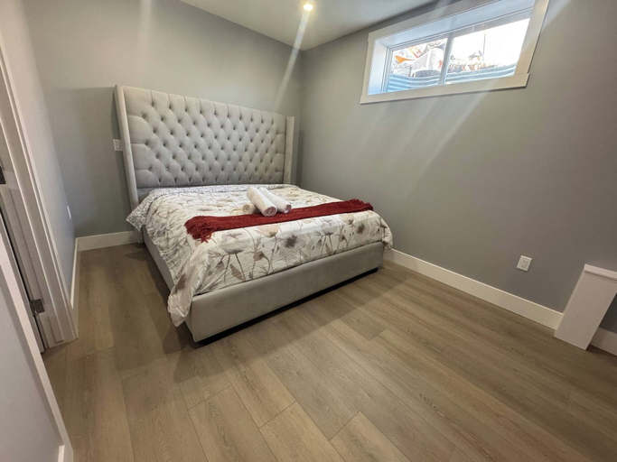 Others 5, Lake Side Family Guest Suite, Division No. 6
