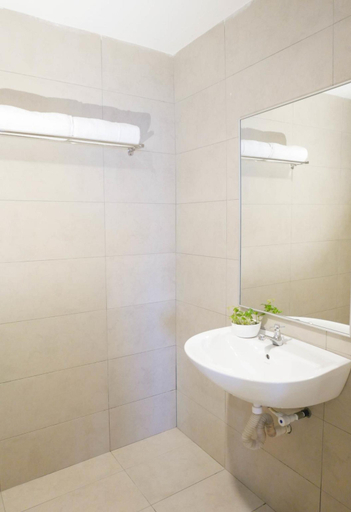 Bathroom 4, Country Inn, Kulaijaya