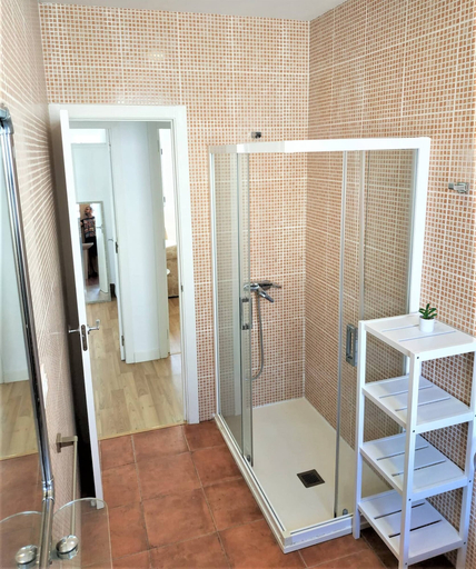 Others 3, Charming 3-bedroom Apartment in Ferrol, Spain, A Coruña