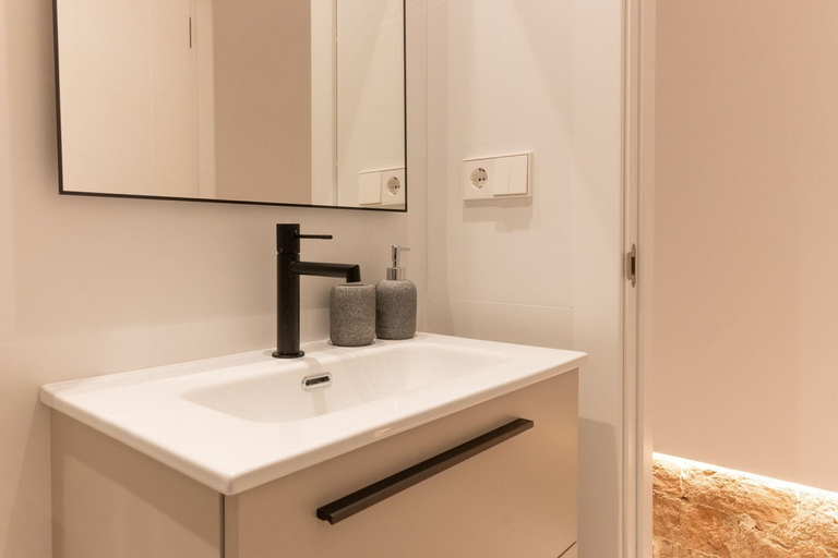 Others 3, M Cpe205 Elegante y Acogedor Apartamento con Enca, Madrid