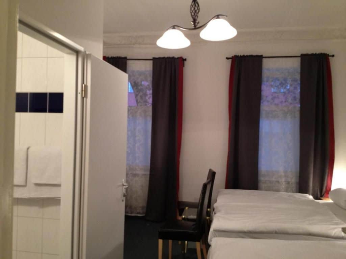 Others 4, Hotel-Pension Dorma, Berlin