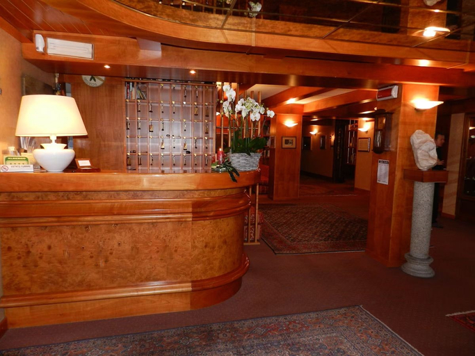 Others 1, Hotel Emet, Sondrio