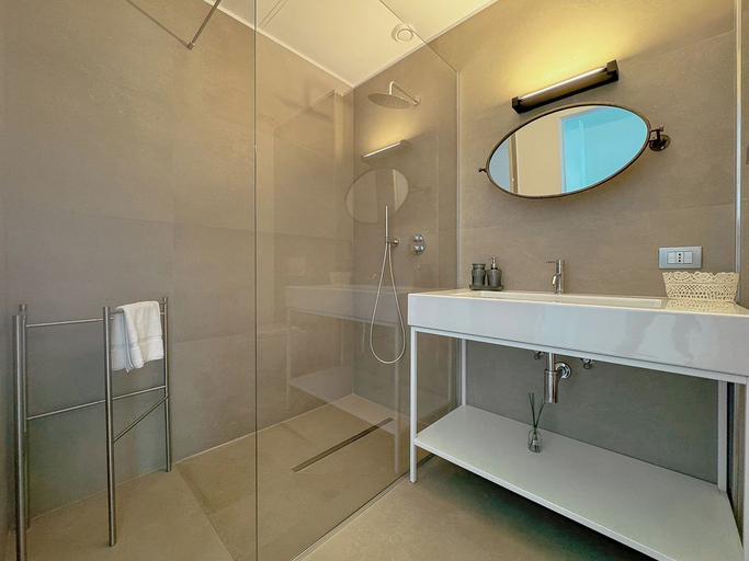 Others 3, CVT - 2 piano Penthouse, Macerata