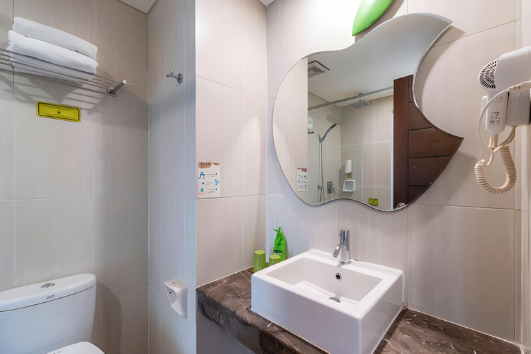 Bathroom 5, Ascent Hotel & Cafe Malang, Malang