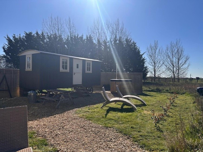 Others 4, Shepherdshut-hot Tub-cotswolds-petfriendly, Northamptonshire