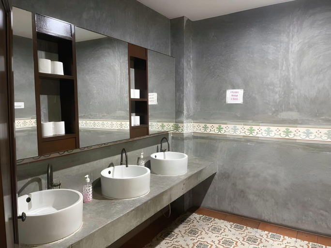 Bathroom 4, Sunny Hostel Phuket, Phuket Island