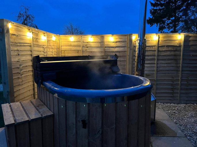Others 5, Shepherdshut-hot Tub-cotswolds-petfriendly, Northamptonshire