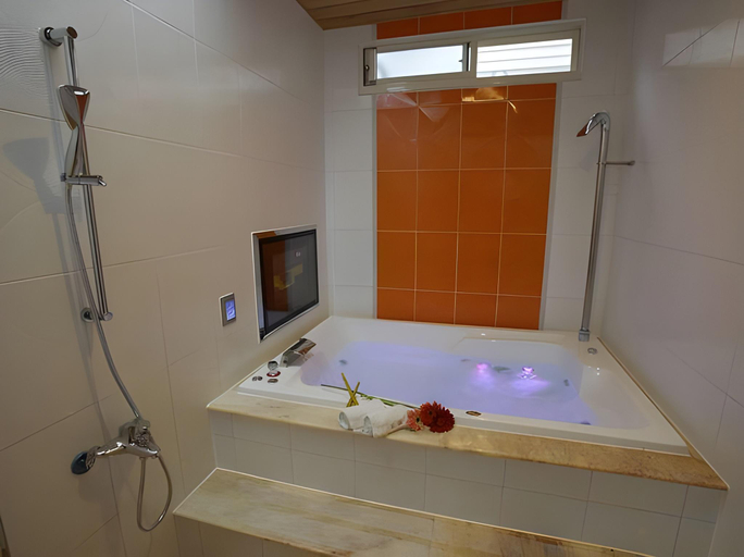 Bathroom 4, Laiyin Motel, Taoyuan