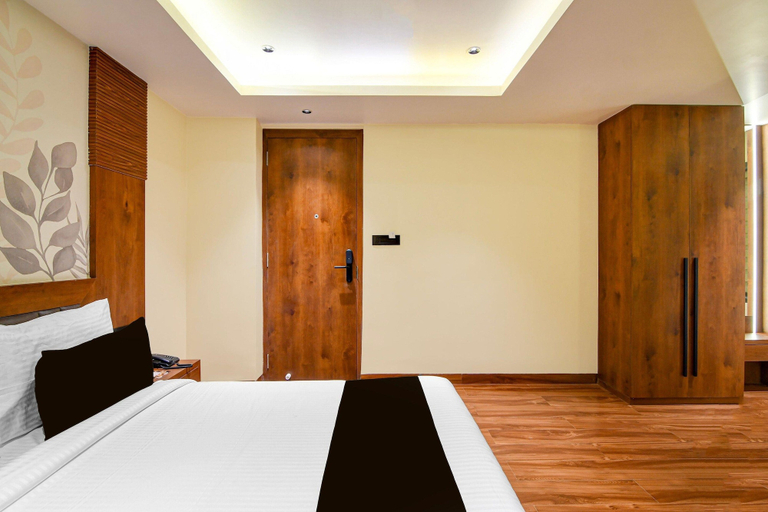 Others 2, Deluxe Room Alamin International, Kolkata