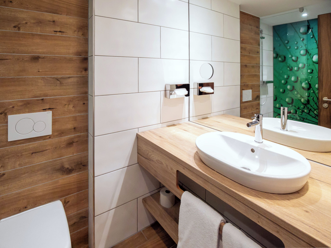 Bathroom 4, ibis Styles Aschaffenburg, Aschaffenburg