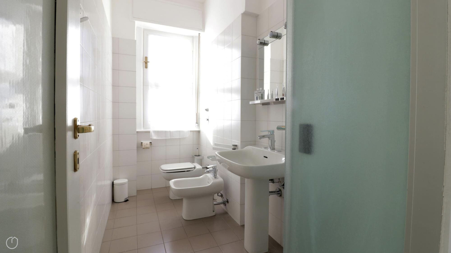 Bathroom 3, Italianway Comfort - Bergognone 47 B, Milano