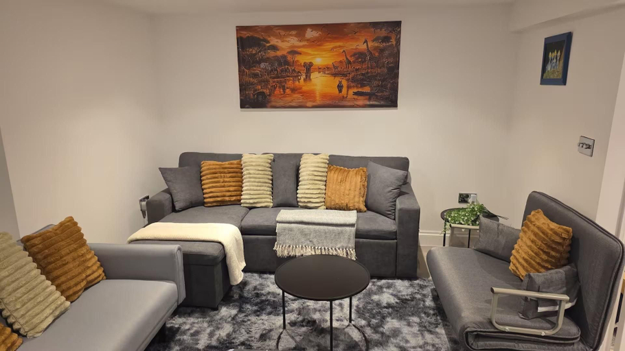 Others 5, Apartment Sleeps 11 With Paid Parking, Brighton and Hove