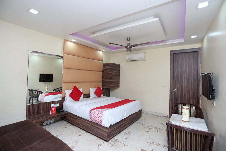 Bedroom 3, Hotel O Samrat, Gurgaon