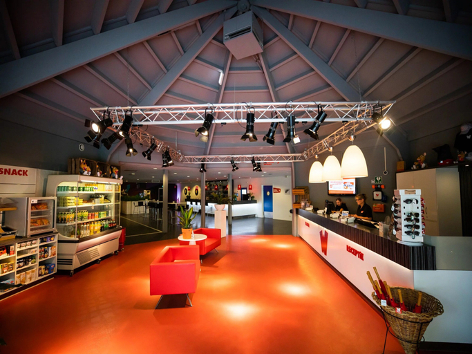 Others 2, Villa Walibi Sleeps up to 16 Guests, Dronten