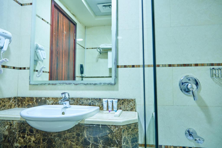 Bathroom, Click Square Hotel, Dubai