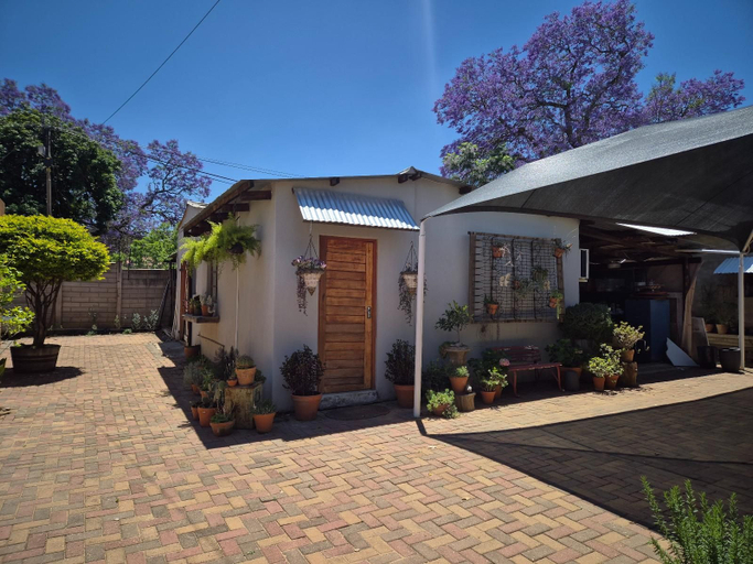 Others 1, Sousie's Accommodation, Capricorn
