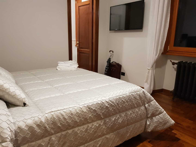 Bedroom 2, Regal House Roma, Rome