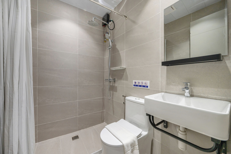 Bathroom 4, Kokotel Cebu Adira, Cebu City