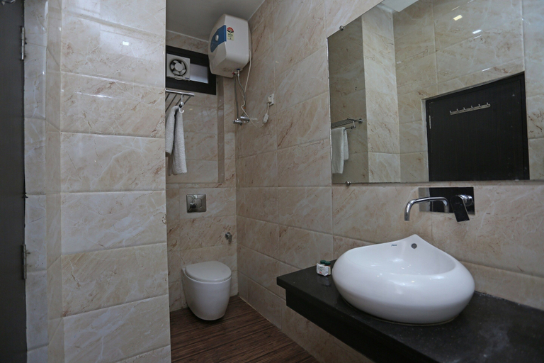 Bathroom 4, Hotel O Samrat, Gurgaon