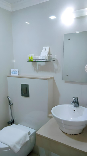 Bathroom, Abad Green Forest Resort, Theni