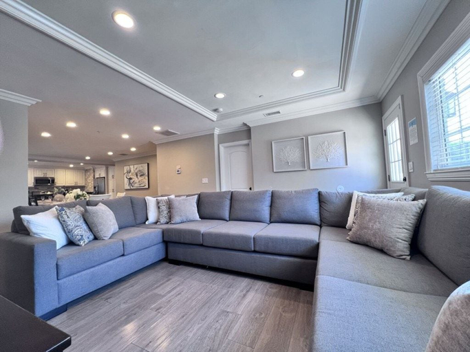 Others, Stunning 8 bedroom 6 bathroom Pool Home, Orange