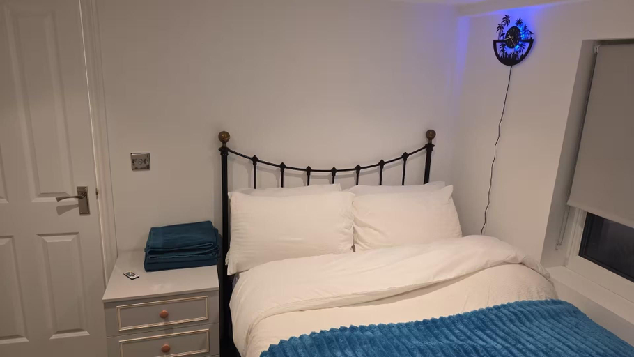 Others 3, Apartment Sleeps 11 With Paid Parking, Brighton and Hove