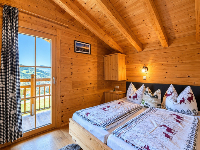 Others 3, Cozy Mountain Chalet With Whirlpool & Sauna, Schwaz