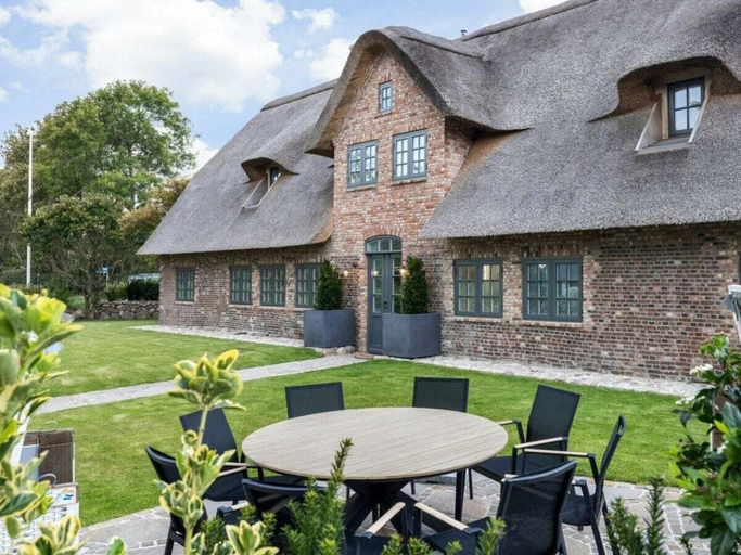 Others 3, Holiday Home in Sylt-east With Swimming Pool, Nordfriesland